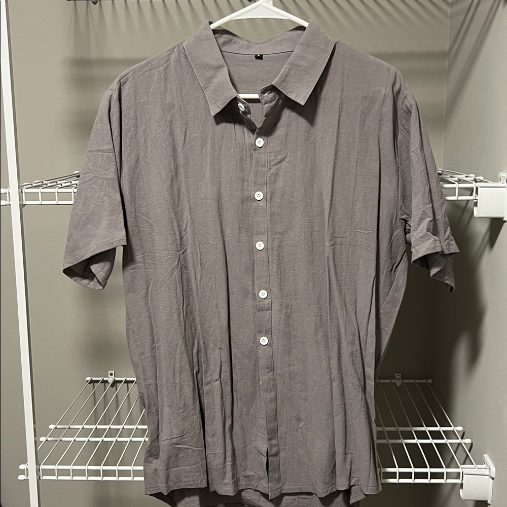 NWOT * Gray Short Sleeve Button-Up Shirt Large